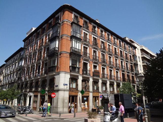 brick_building_barrio_de_salamanca_madrid_spain