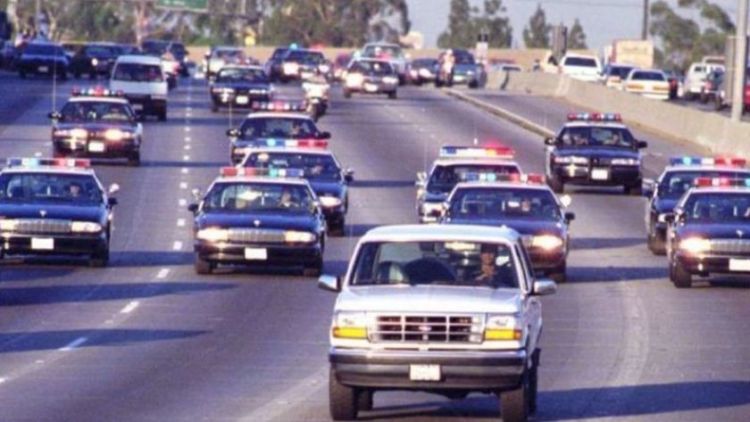 O.J. siendo perseguido por una patrulla policial (LOS ANGELES TIMES)