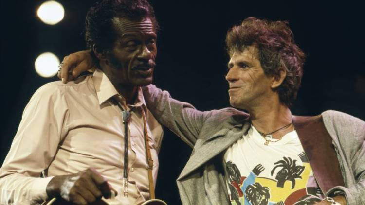 Chuck Berry y Keith Richards (Rolling Stones). Fotograma de la interpretación de 'Oh Carol'. Getty